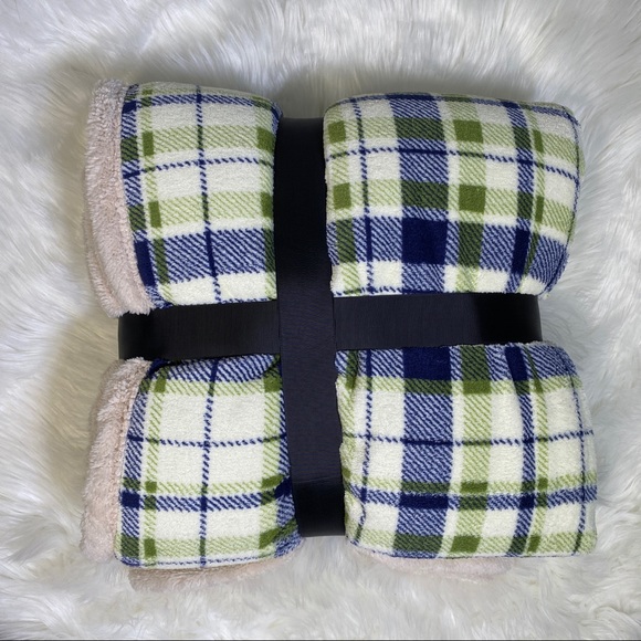 ⭐️CLEARANCE⭐️Navy, Green & Tan Plaid Micromink Sherpa - Picture 2 of 3